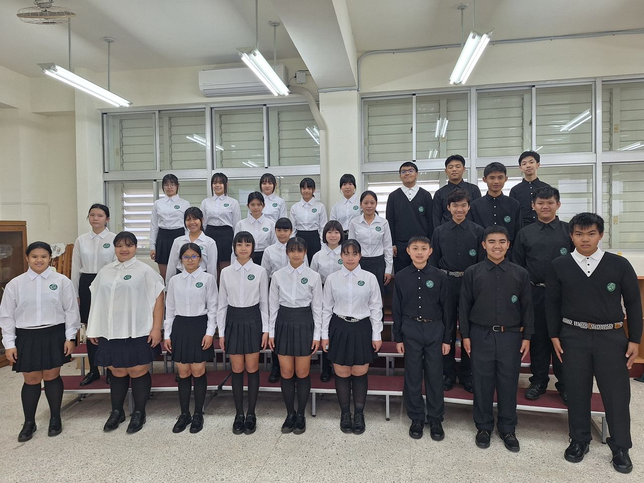 113學年度第二學期合唱團定裝照